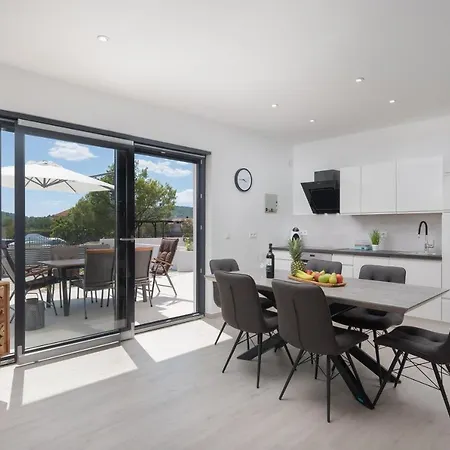 Bettina Водице