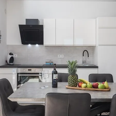 Bettina Водице