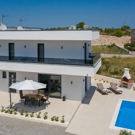 Bettina Водице