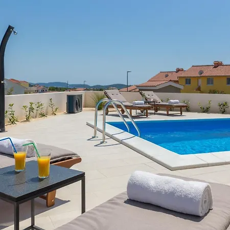 Bettina Водице