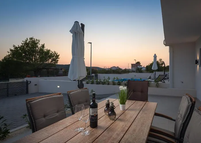 Bettina Вилла *