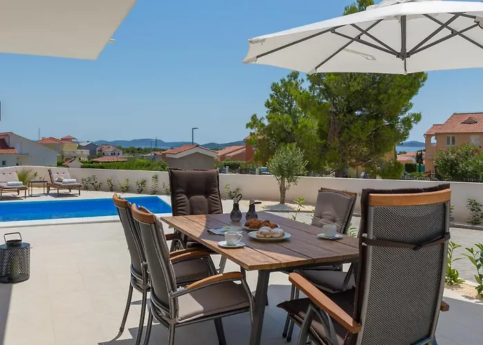 Bettina Водице